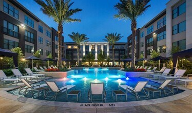 7100 Old Katy Rd in Houston, TX - Building Photo - Building Photo