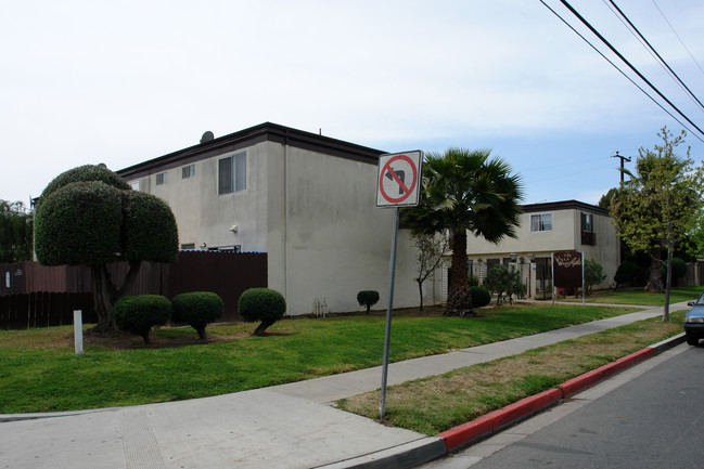 Villa West Apartments in Costa Mesa, CA - Building Photo - Building Photo