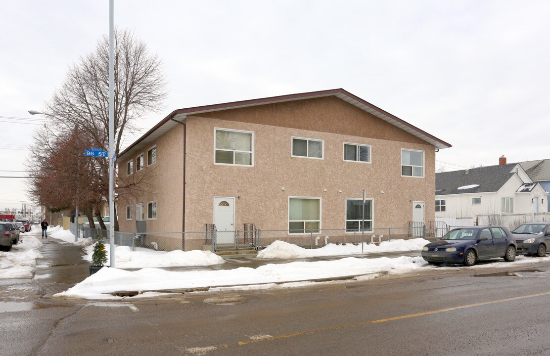10604 96th St in Edmonton, AB - Building Photo
