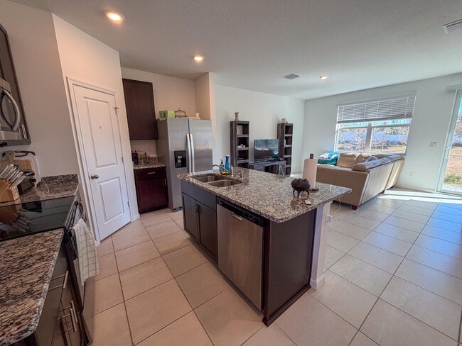 676 Salisbury Cir in Fort Pierce, FL - Building Photo - Building Photo