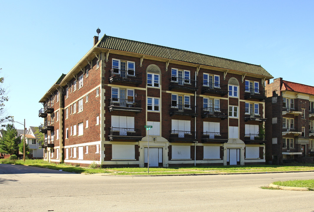 14060 Superior Rd in East Cleveland, OH - Building Photo