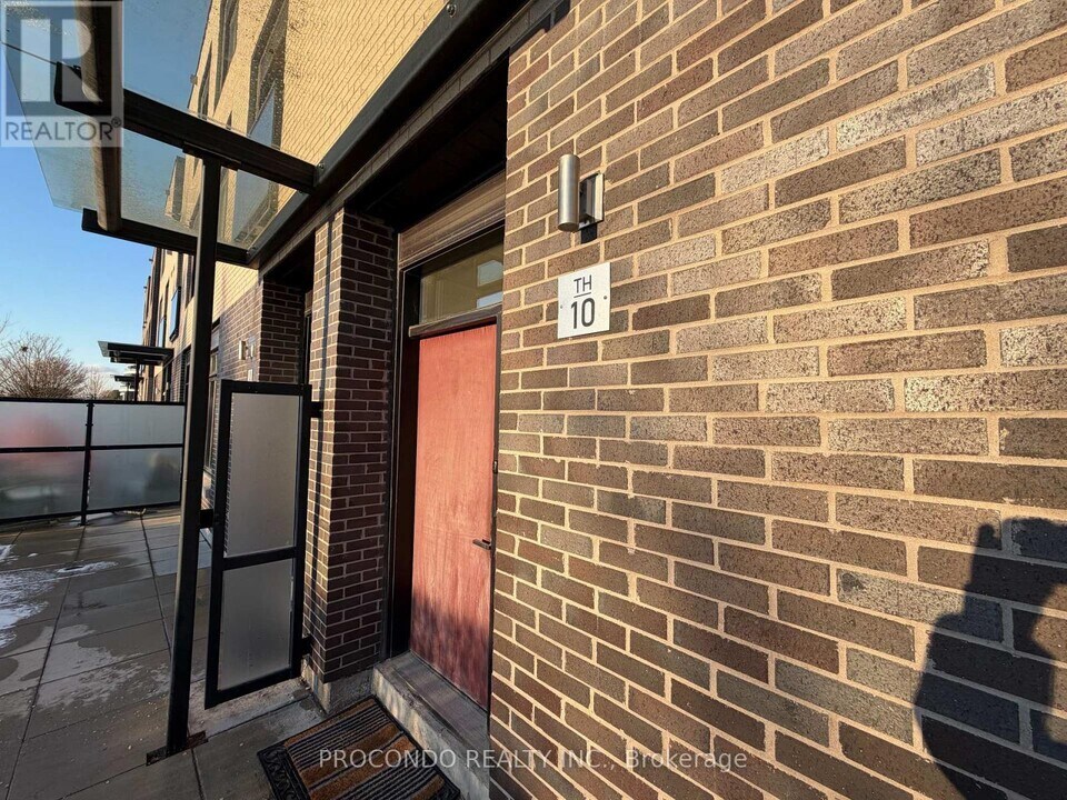 4070 Parkside Village Dr in Mississauga, ON - Building Photo