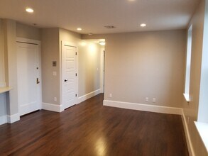 1404 Commonwealth Ave, Unit 7 in Boston, MA - Foto de edificio - Building Photo