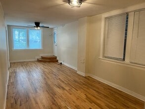 1021 W Newport Ave in Chicago, IL - Building Photo - Building Photo