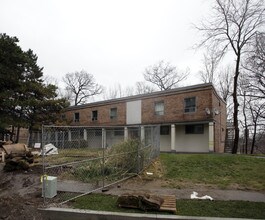Park Terrace I in Oakville, ON - Building Photo - Building Photo