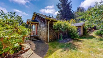 2238 Cochran Rd in Mckinleyville, CA - Building Photo