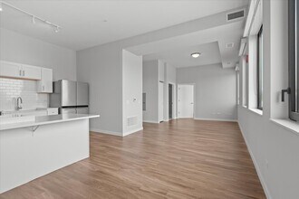 1900 W Lawrence Ave in Chicago, IL - Building Photo - Building Photo