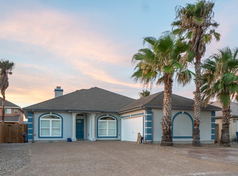 14234 Cabo Blanco in Corpus Christi, TX - Building Photo