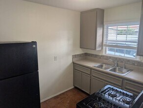 406 S Myers St, Unit 406 in Oceanside, CA - Foto de edificio - Building Photo