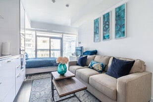 19 Grand Trunk Crescent in Toronto, ON - Building Photo