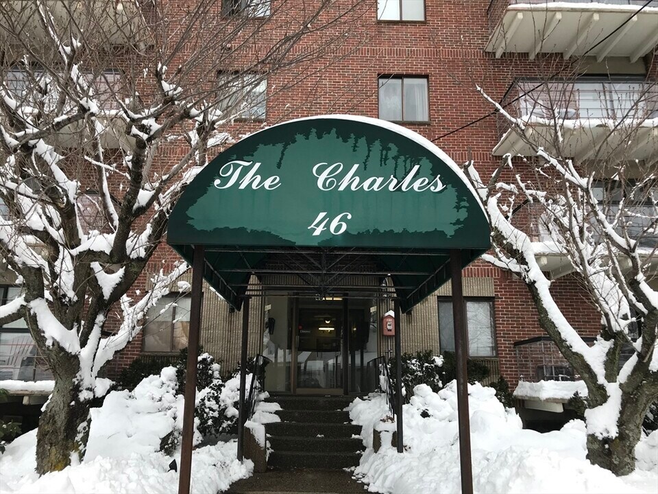 46 Cochituate Rd in Framingham, MA - Foto de edificio