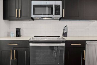 1116 Gramercy Ln in Tampa, FL - Building Photo - Building Photo