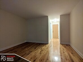 563 W Arlington Pl, Unit #555-206 in Chicago, IL - Foto de edificio - Building Photo