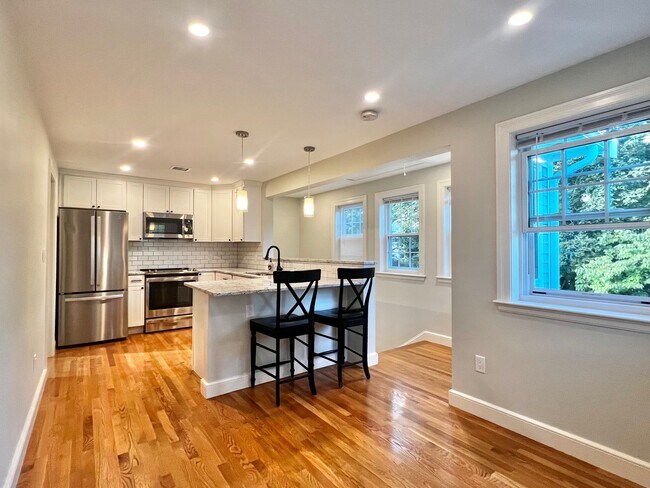 19 Bernard Rd, Unit 2 in Wellesley, MA - Building Photo - Building Photo