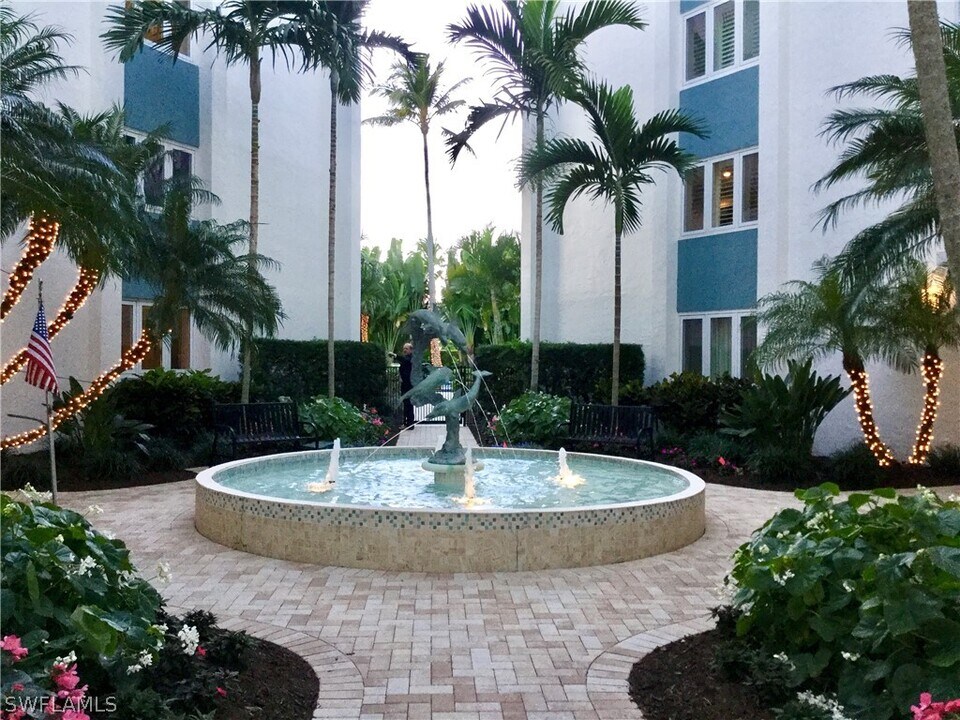 1300 Gulf Shore Blvd N in Naples, FL - Building Photo