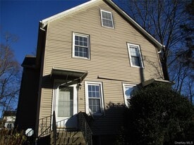 84 Old Haverstraw Rd in Congers, NY - Building Photo