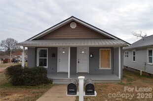 709 S Elm St in Statesville, NC - Building Photo