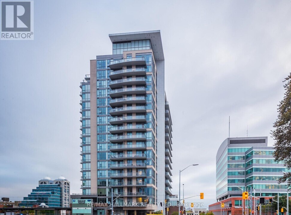 85 Duke St W in Kitchener, ON - Building Photo