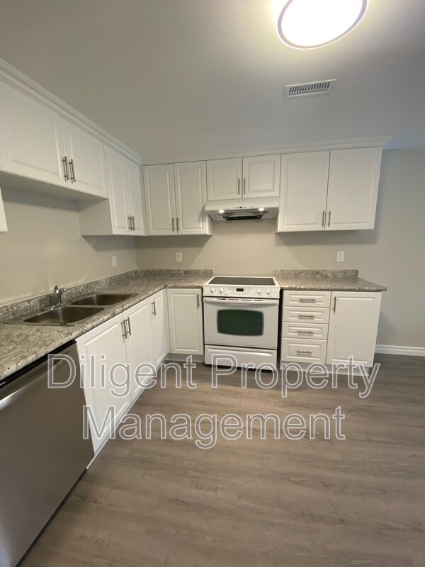 1528 Redwood Dr in Peterborough, ON - Building Photo - Building Photo