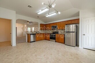 12905 Thomas Jefferson St in Manor, TX - Foto de edificio - Building Photo