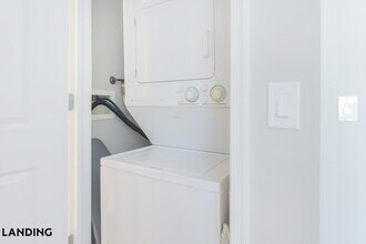 100 River Park Dr, Unit 347 in Raritan, NJ - Building Photo - Building Photo