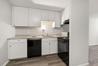 Flats of Clintonville in Columbus, OH - Building Photo - Building Photo