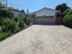 285 Fiona Terrace in Mississauga, ON - Building Photo