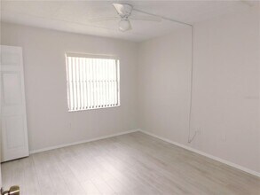 209 Meadow Ln in Oldsmar, FL - Foto de edificio - Building Photo