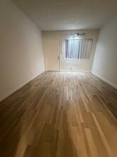 The Westwood Apartments in Downey, CA - Foto de edificio - Building Photo