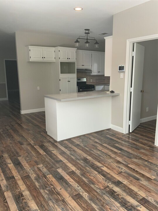 9010 Carousel Ln in Houston, TX - Building Photo