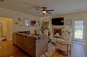 991 Meloney Dr in Hinesville, GA - Building Photo - Building Photo