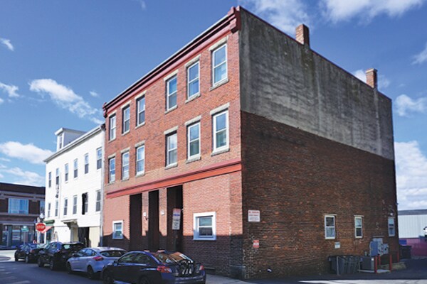 27 Lambert St, Unit 3L in Cambridge, MA - Building Photo