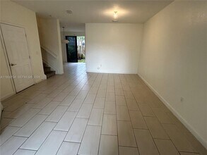 6501 N Anise Ct in Davie, FL - Foto de edificio - Building Photo