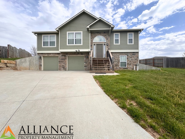 112 Quail Ct in Saint George, KS - Building Photo - Building Photo