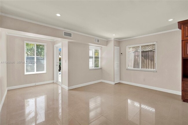 5901 SW 45th St in Miami, FL - Building Photo - Building Photo