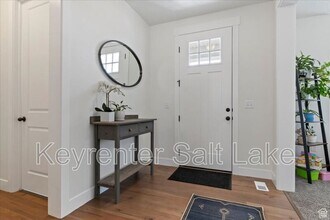 1046 W Seasons View Ct in Lehi, UT - Building Photo - Building Photo