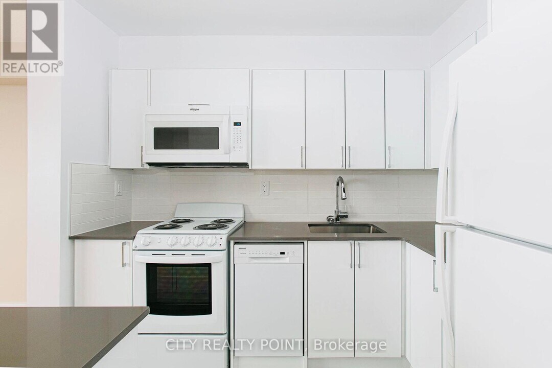1291 Bayview Ave in Toronto, ON - Building Photo