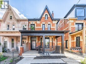156 Dovercourt Rd in Toronto, ON - Building Photo