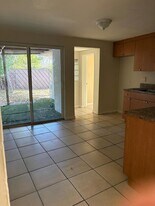 1384 NW 27th St in Miami, FL - Building Photo