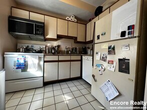 32 Gordon St, Unit 205 in Boston, MA - Building Photo - Building Photo