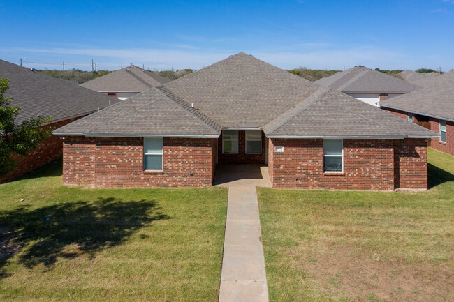 Dimora Village in Lubbock, TX - Foto de edificio - Building Photo