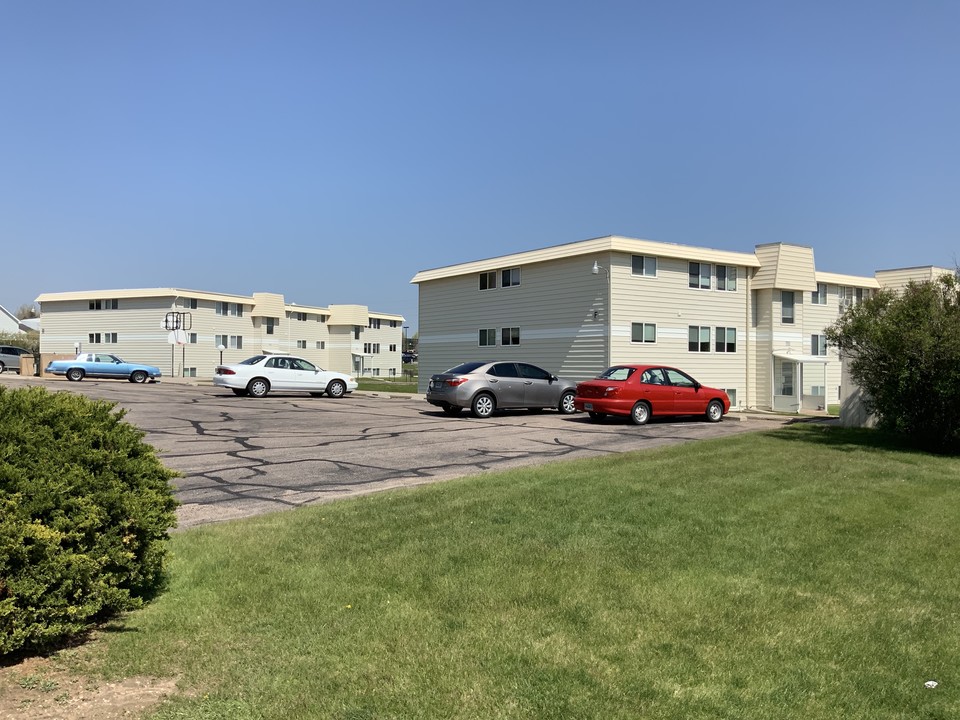 Windwood Manor in Cheyenne, WY - Building Photo