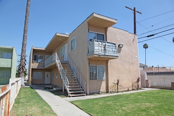 443 E 81st St in Los Angeles, CA - Foto de edificio