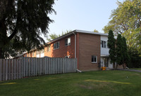 60-64 Henley Cres in Toronto, ON - Building Photo - Building Photo