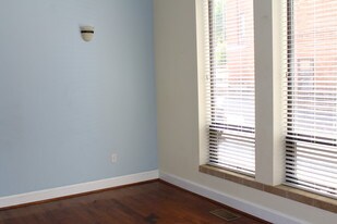 18 W State St, Unit 18 1/2 in Athens, OH - Building Photo