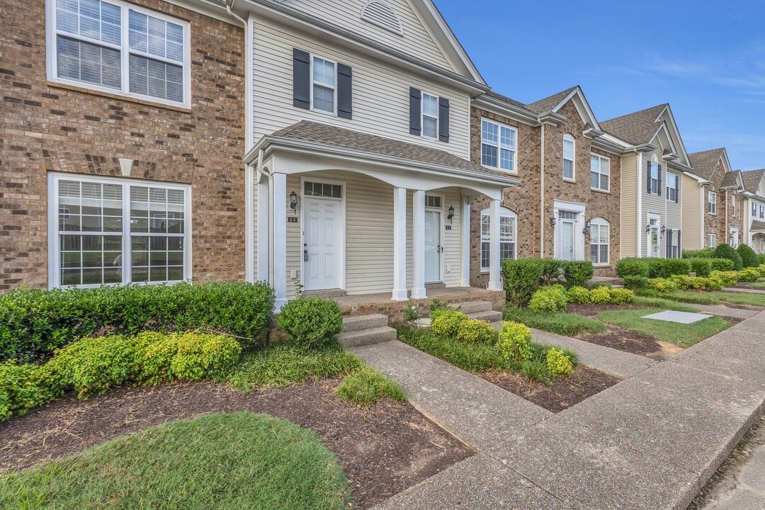 2271 Dewey Dr in Spring Hill, TN - Building Photo