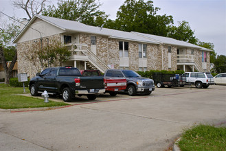 Mems Apartments in Plano, TX - Foto de edificio - Building Photo