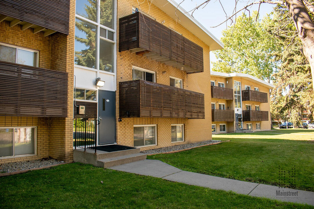 University Pointe in Calgary, AB - Building Photo