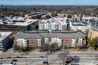 Sterling Plaza in Great Neck, NY - Foto de edificio - Building Photo