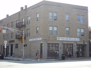 100 Bloomfield Ave in Montclair, NJ - Foto de edificio - Building Photo